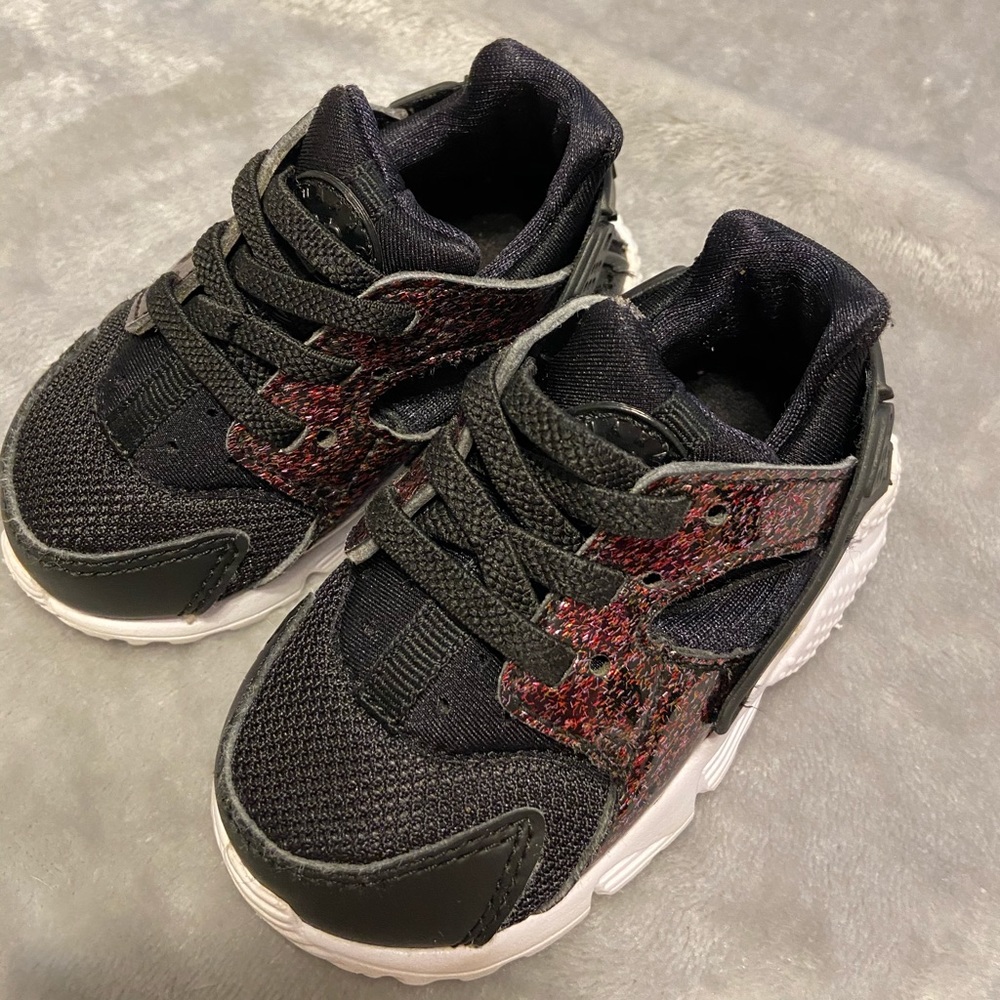 Infant girls Nike’s